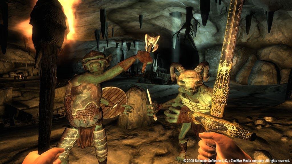 fight with enemies with sword and magic in The Elder Scrolls IV: Oblivion