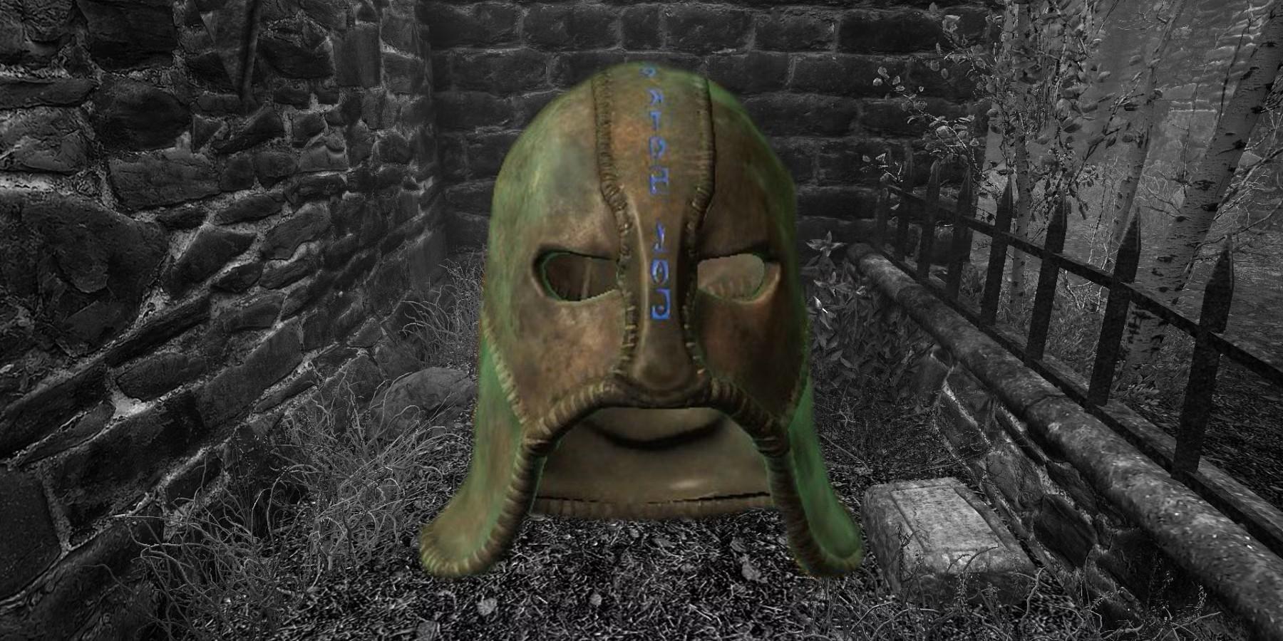 A Screenshot of the Gray Cowl of Nocturnal in The Elder Scrolls IV: Oblivion.