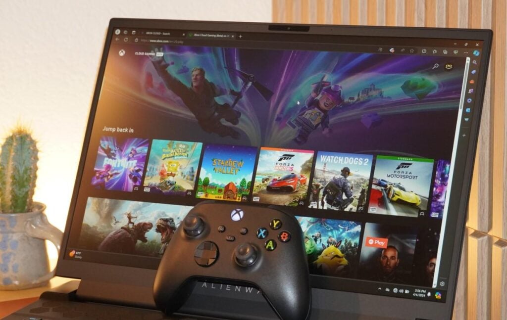 a picture of an Xbox Controller on a Gaming Laptop